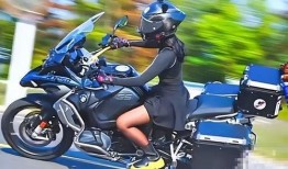 网红机车小鱼吃瓜事件,揭秘网络红人的争议瞬间