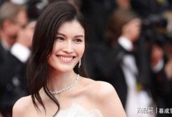 何穗最新爆料视频,揭秘时尚界背后的故事与心路历程